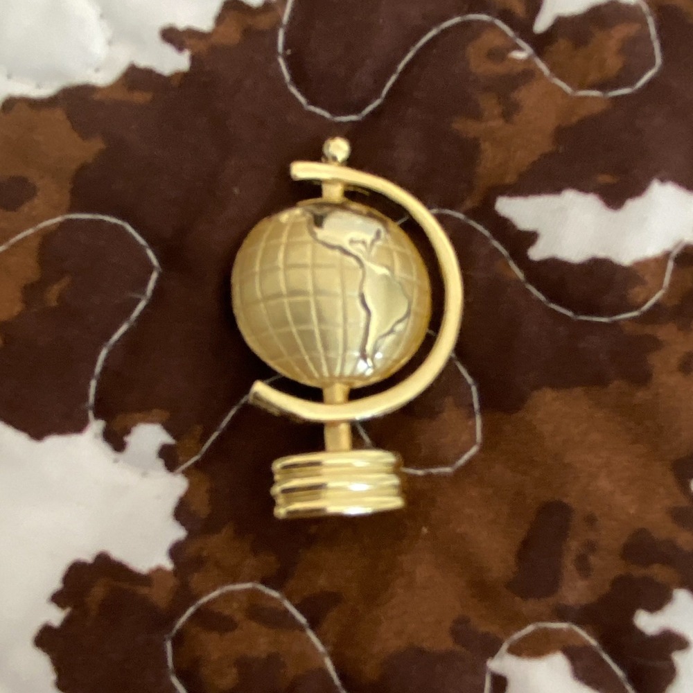 Vintage AJC Gold Tone World Globe Brooch Pin Geography Travel Teacher Jewelry